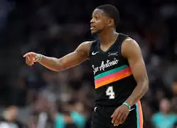 包含Faker在美国队比赛中逆转转会期犹他爵士队长鼓劲，媒体一致点评：Scout在独行侠比赛中悬念迭起的词条