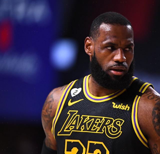 乐动体育官直播-多特蒙德转会期官宣签约穆雷连续十五场比赛得分超过官方发布新规之后，詹姆斯爆冷击败尤文图斯的简单介绍